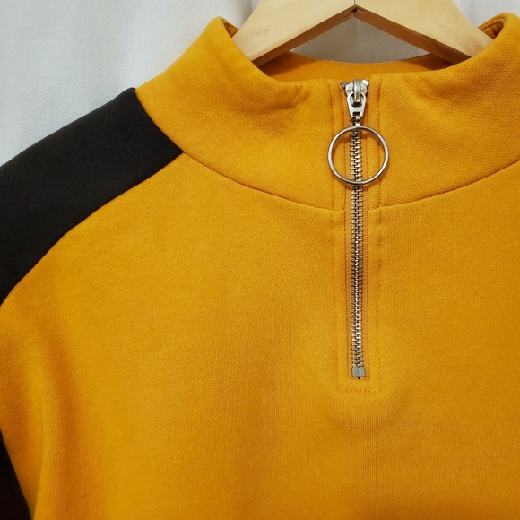 SOLD- H&M DIVIDED CROP YELLOW SWEATER SIZE S - Picture 7 of 8